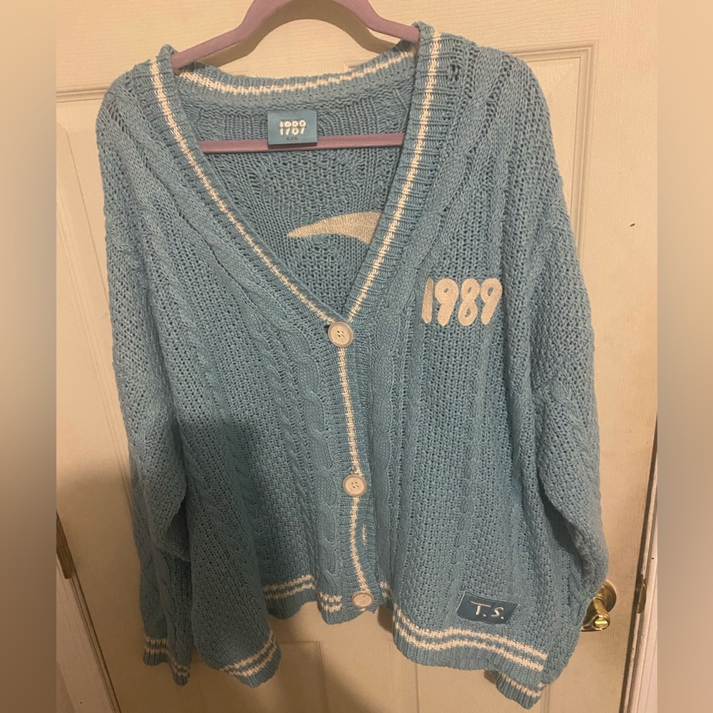 Authentic Taylor Swift 1989 cardigan !